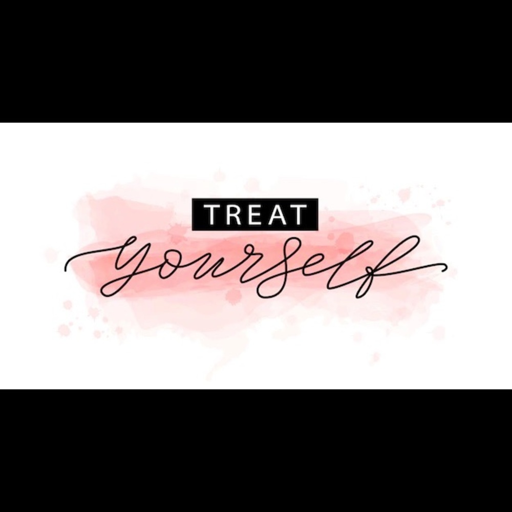 Shop my closet and treat yourself! ♥️